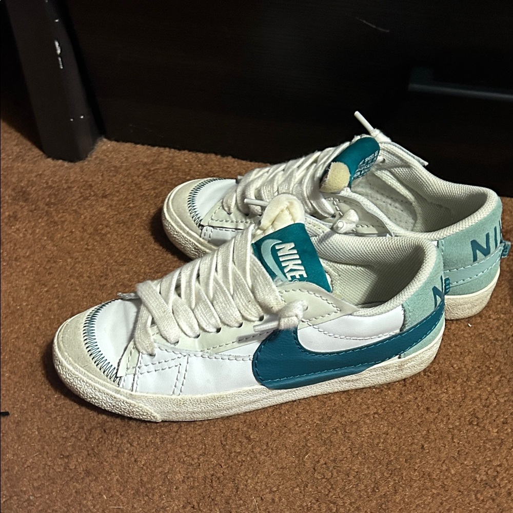 Nike Kids Sneakers in White and Teal